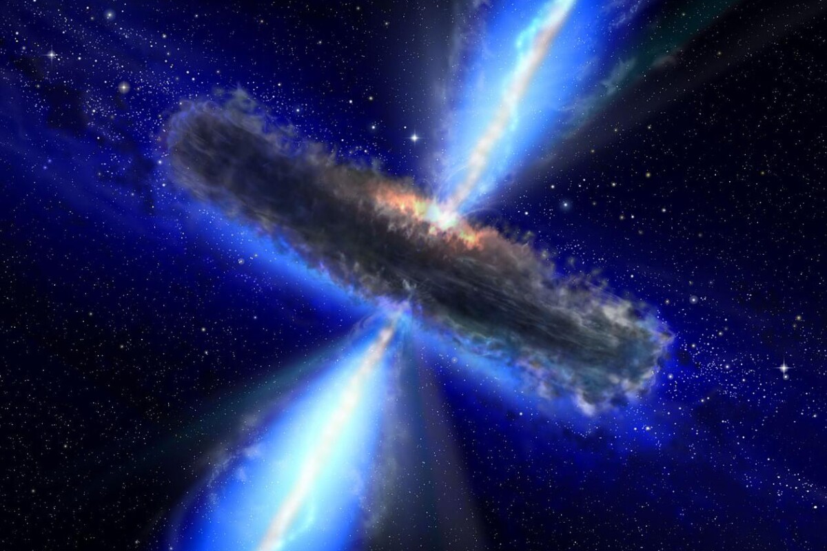 Artist's concept illustrating a quasar, or feeding black hole, similar to APM 08279 5255, where astronomers discovered huge amounts of water vapor (Image: NASA/ESA)