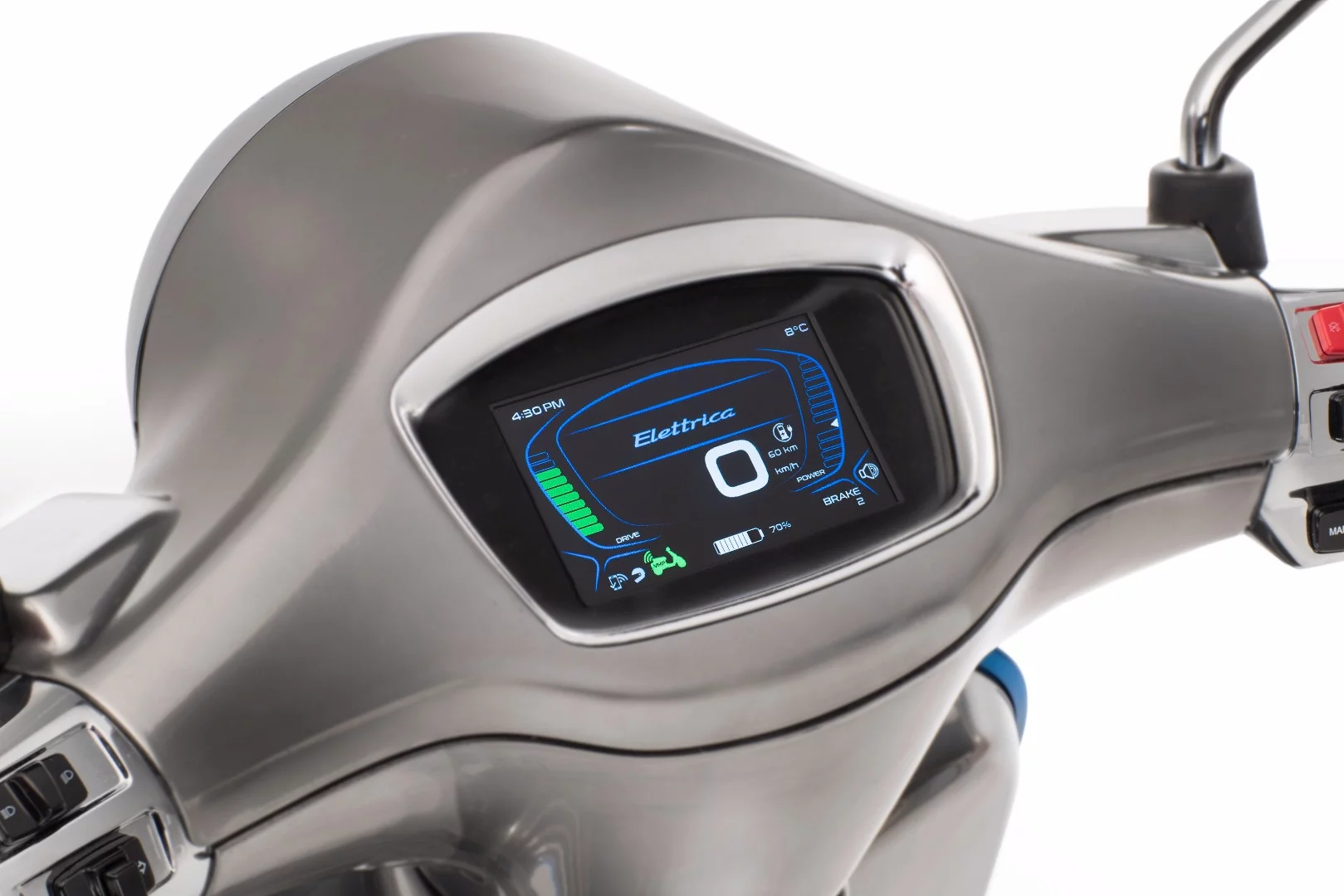 Onboard the Vespa Elettrica is a color TFT display that hooks smartphones up with the PIaggio Multimedia Platform to serve as a virtual dashboard