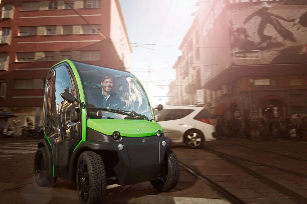 The Birò has a top speed of 45 km/h (28 mph), although its Boost feature allows it to temporarily go faster when needed