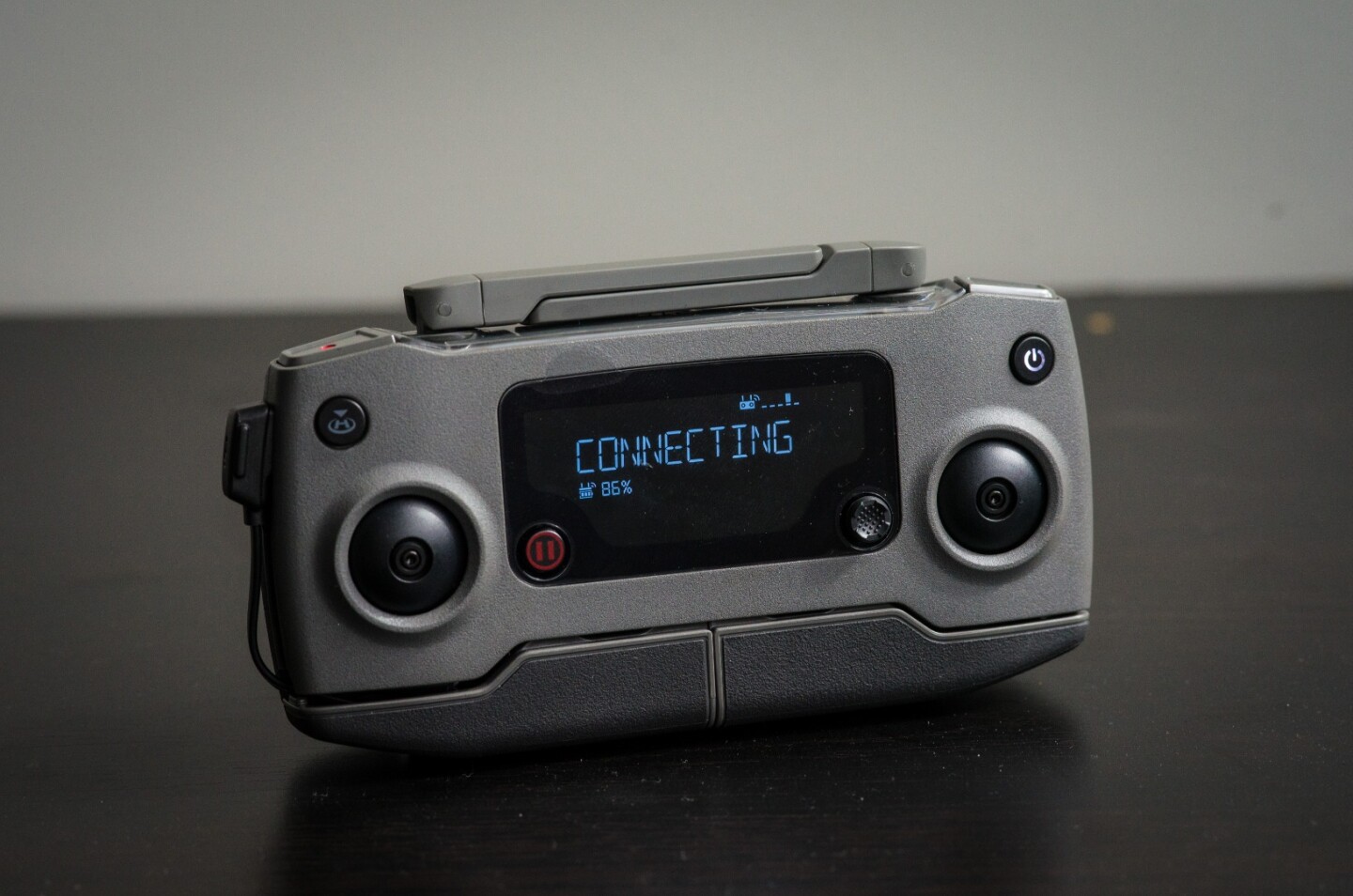 Mavic 2 controller: folds up nice and tight for transport