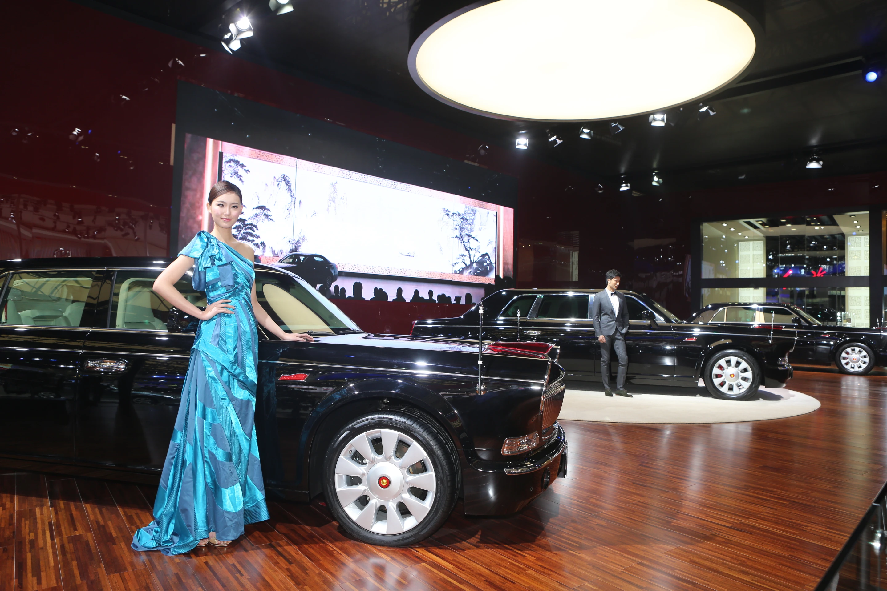 Images captured by Gizmag in Shanghai illustrates the degree of pomp and circumstance China is putting behind the renewed Red Flag series