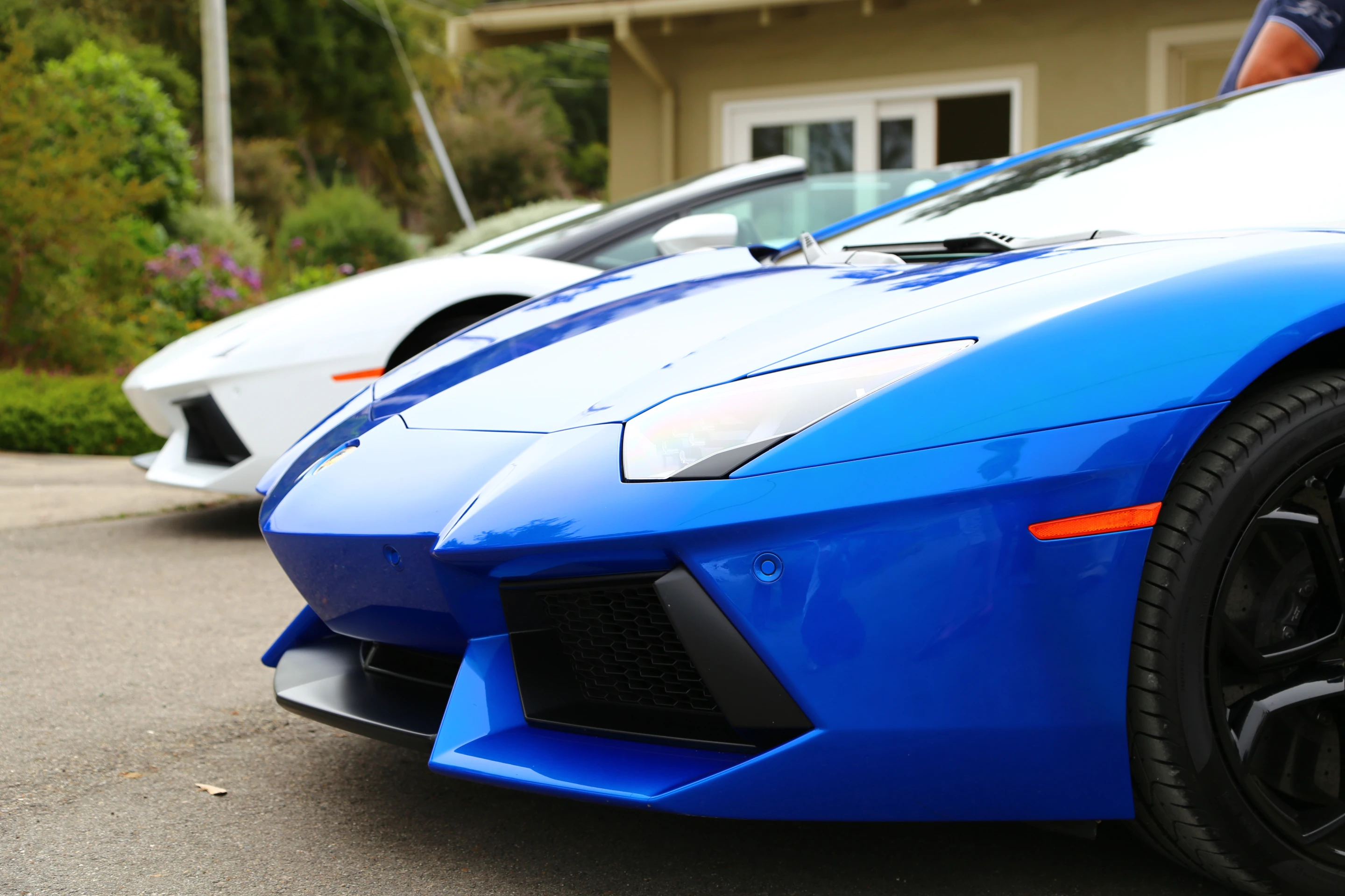Front grill and induction vents of my Aventador LP 700-4 (Photo: Angus MacKenzie/Gizmag.com)