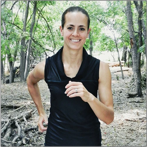 In the women's sleeveless design, the packs are enclosed around the neck and spine only