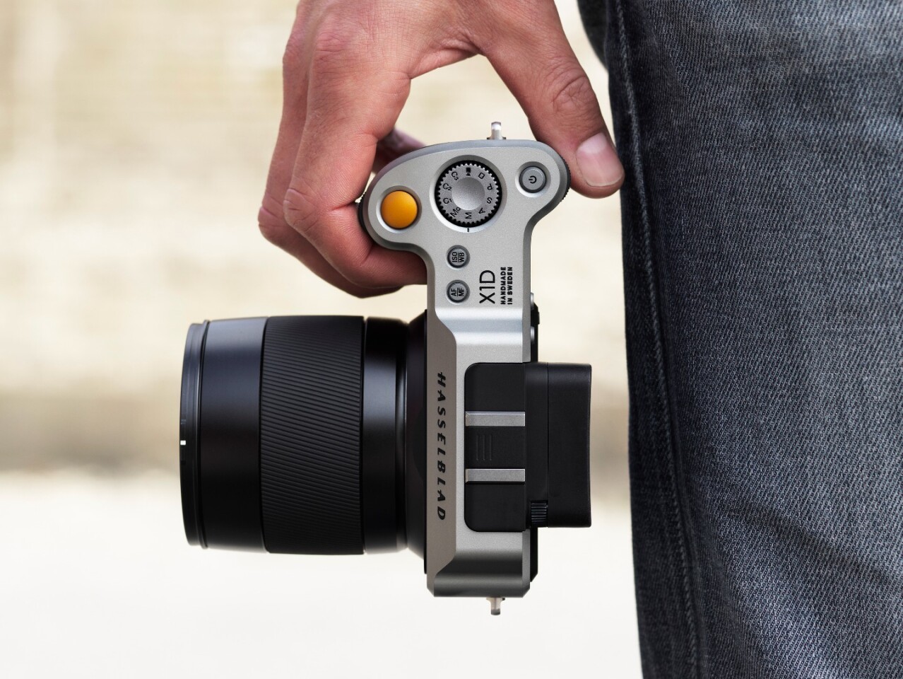 With a body weight of 725 g the Hasselblad X1D is considerably lighter than most medium format cameras