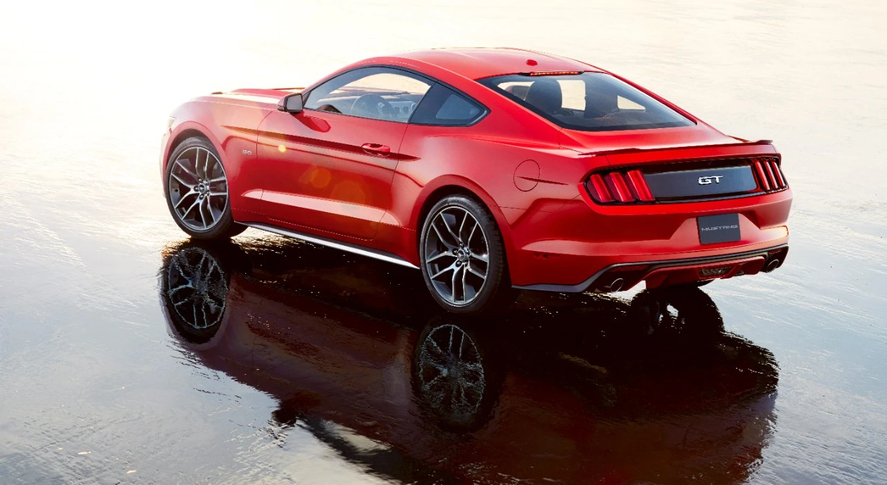 A body color rear diffuser between dual exhaust tips