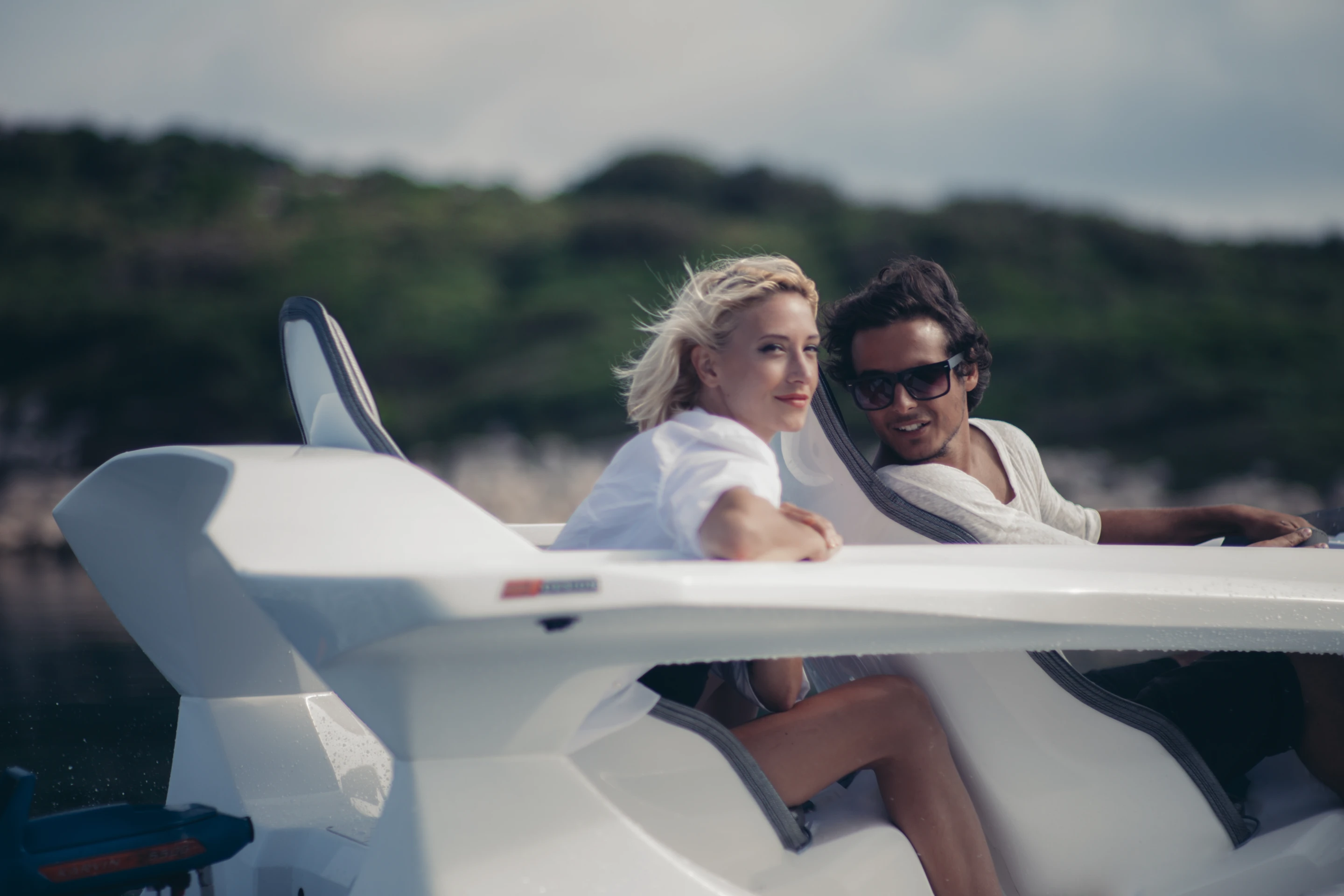 Made of composite materials and weighing in at only 100 kg (220 lb), the Quadrofoil is relatively light
