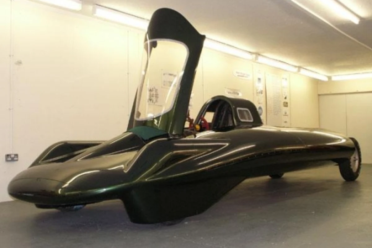The British Steam Car is aiming for a 200mph land speed record.