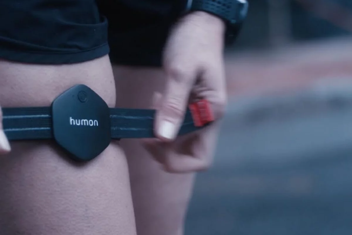 The Humon Hex can offer real-time muscle oxygenation levels allowing a person to adjust their exertion while training to reach optimum levels