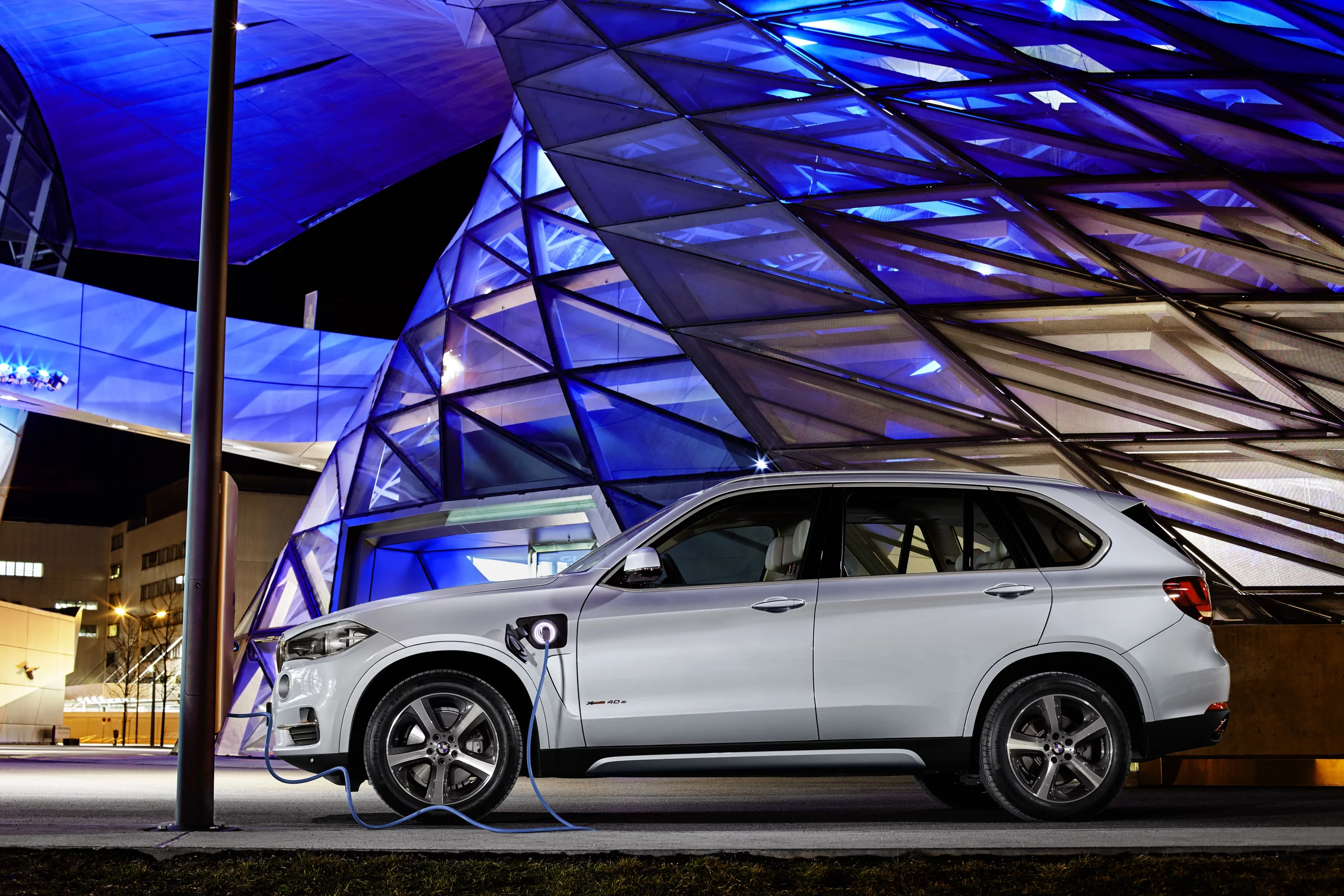 The BMW X5 xDrive40e, plugged in and charging up the battery pack