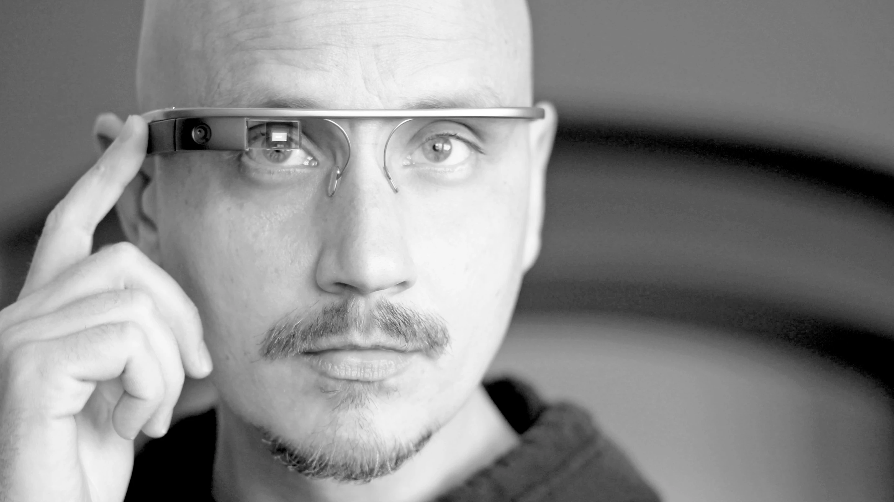 Gizmag reviews the Google Glass Explorer Edition 2.0