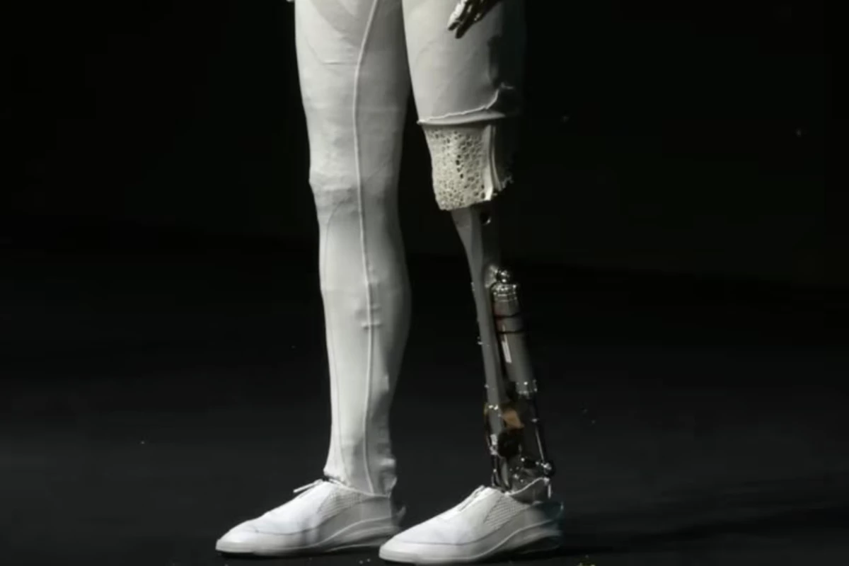 آیرن نسل جدید بخشی از پا را نشان میدهد