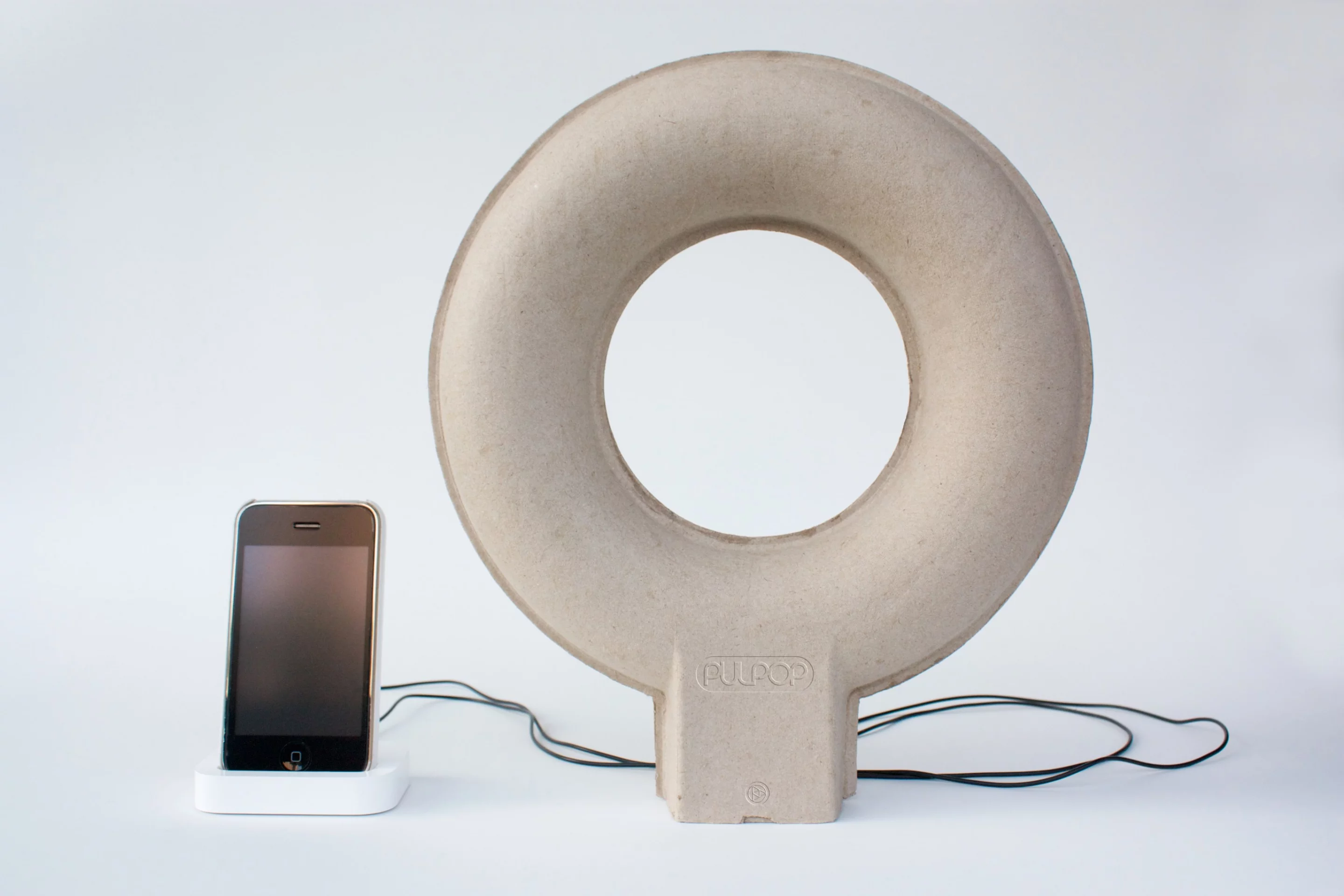 Sounds from the digital music player are fed into the electronics via a 3.5mm input jack, after which it's said to provide output of 5-watts RMS