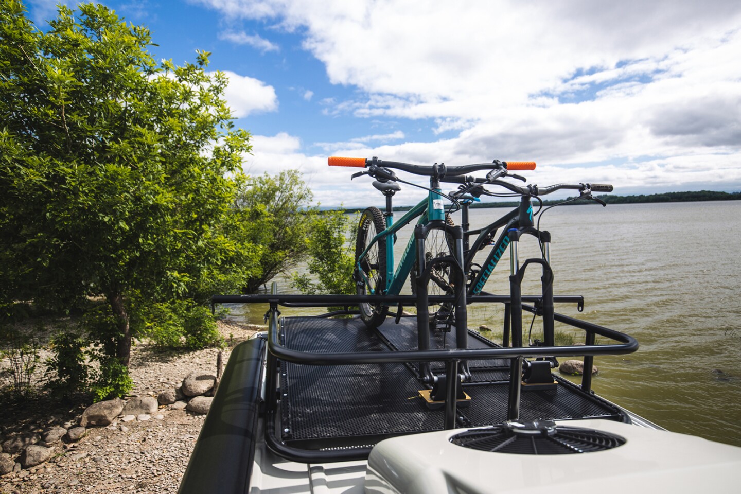 The roof basket includes a set of fork mounts for easily carrying bikes