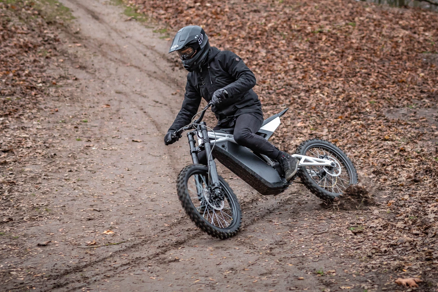 At just 60kg, this thing is half the weight of many dirtbikes