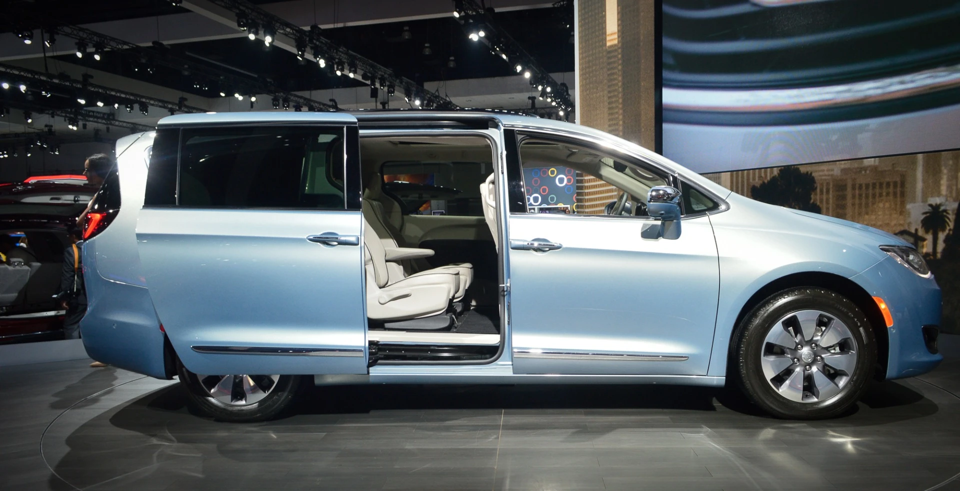 The new Pacifica Hybrid offers an estimated 30 miles (50 km) of electric range