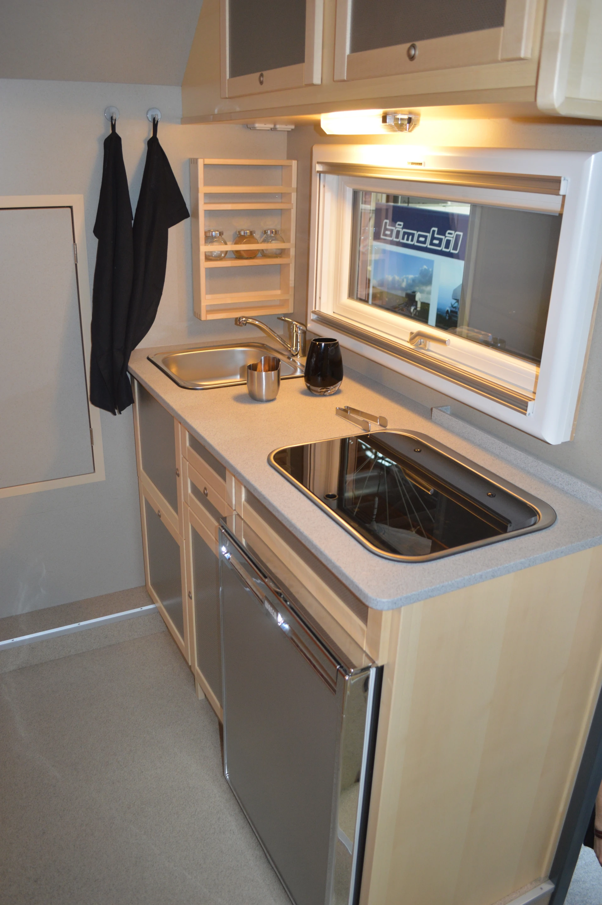 The EX 480 has a compressor fridge with freezer compartment