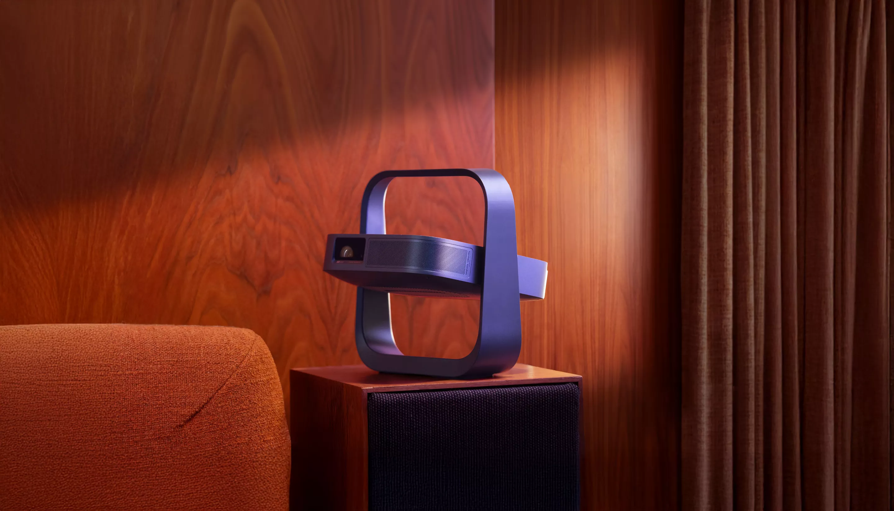 The Elfin Flip Laser model shares the same dimensions as its 4K cousin, but comes in a little lighter