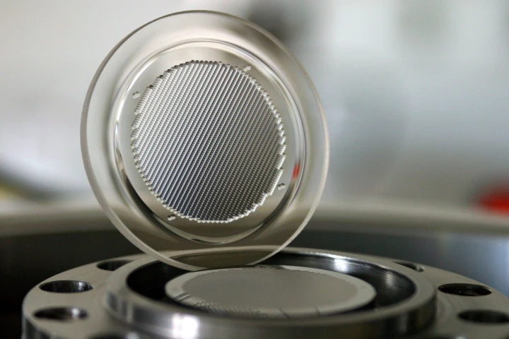 A new technique makes the production of precision glass microlens arrays possible, using a hot embossing technique (Photo: Fraunhofer)