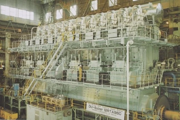 The most fuel-efficient diesel engine in the world, the Wärtsilä RTA96C, converts 50% of fuel into power. Researchers have now achieved better efficiency with a gasoline-diesel mix