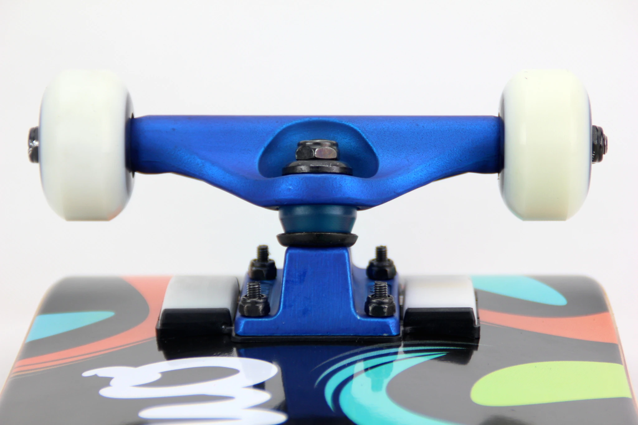 Measuring 1 mm (.03 in) thick and 50 g (1.7 oz) in weight, the company are confident riders won't notice a difference when riding with the device attached to their board