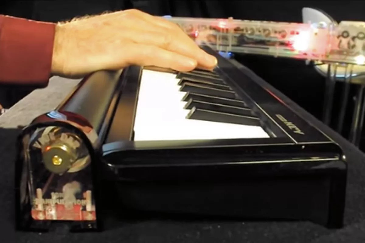 The Vibe Bar allows musicians to add vibrato using the playing hand