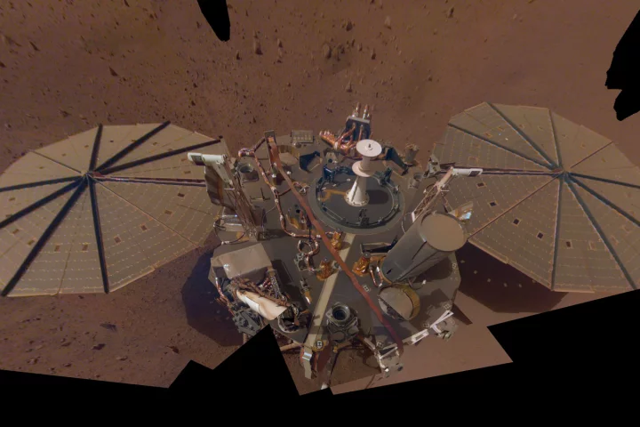 A selfie of the InSight lander