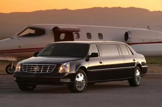 The 2006 DTS limousine, constructed on Cadillac’s specially engineered, heavy-duty DTS limousine chassis, features a 70-inch wheelbase extension.