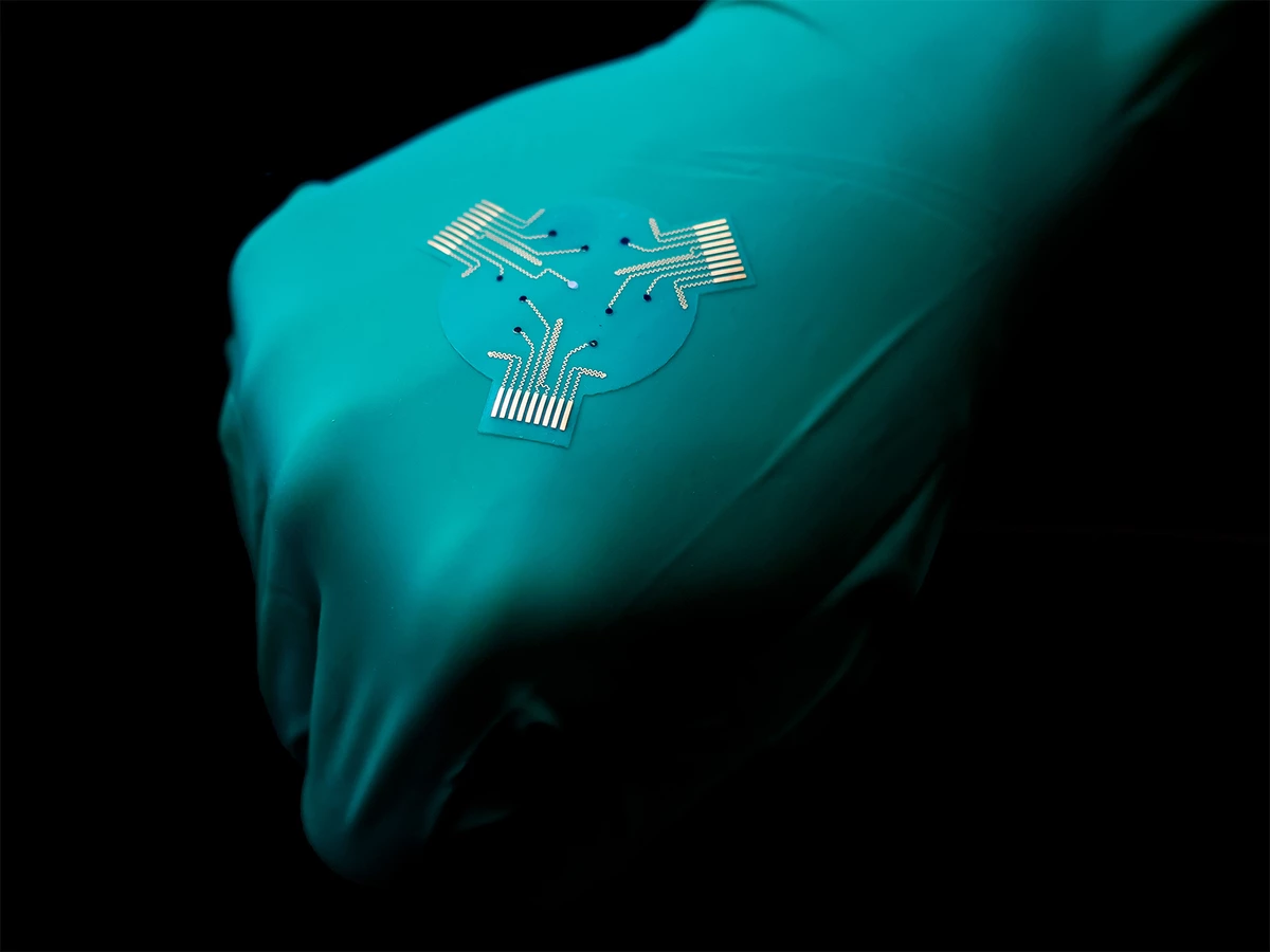 A larger version of the smart bandage