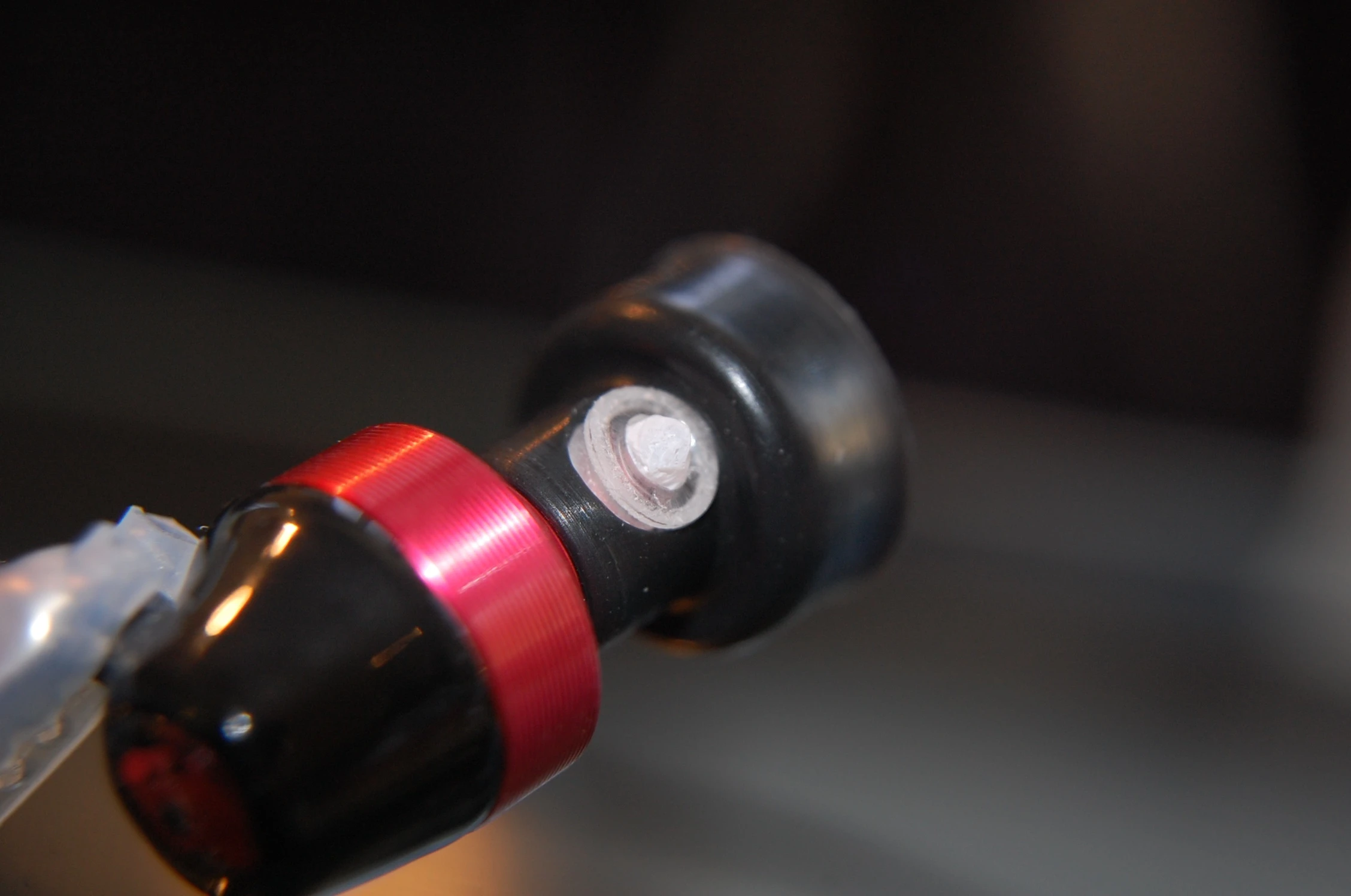 The ADEL features an inflatable tip, that is said to minimize or eliminate discomfort in the ears of music listeners