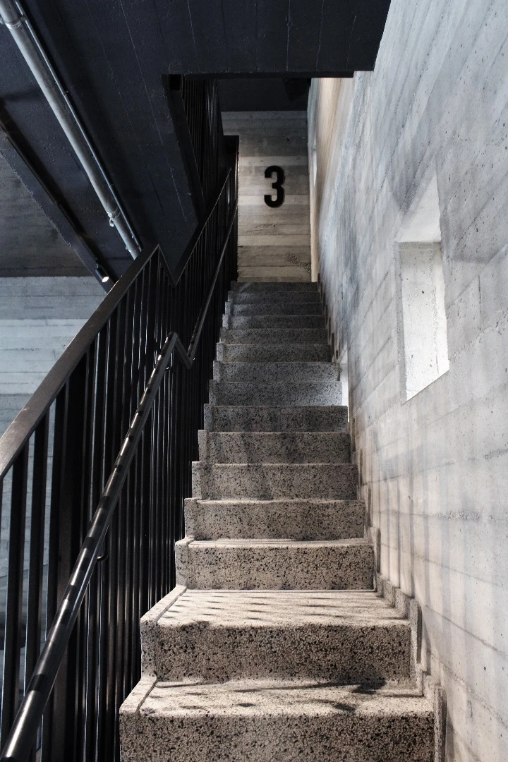 The industrial theme of the Hotel Herman K continues indoors with exposed concrete surfaces