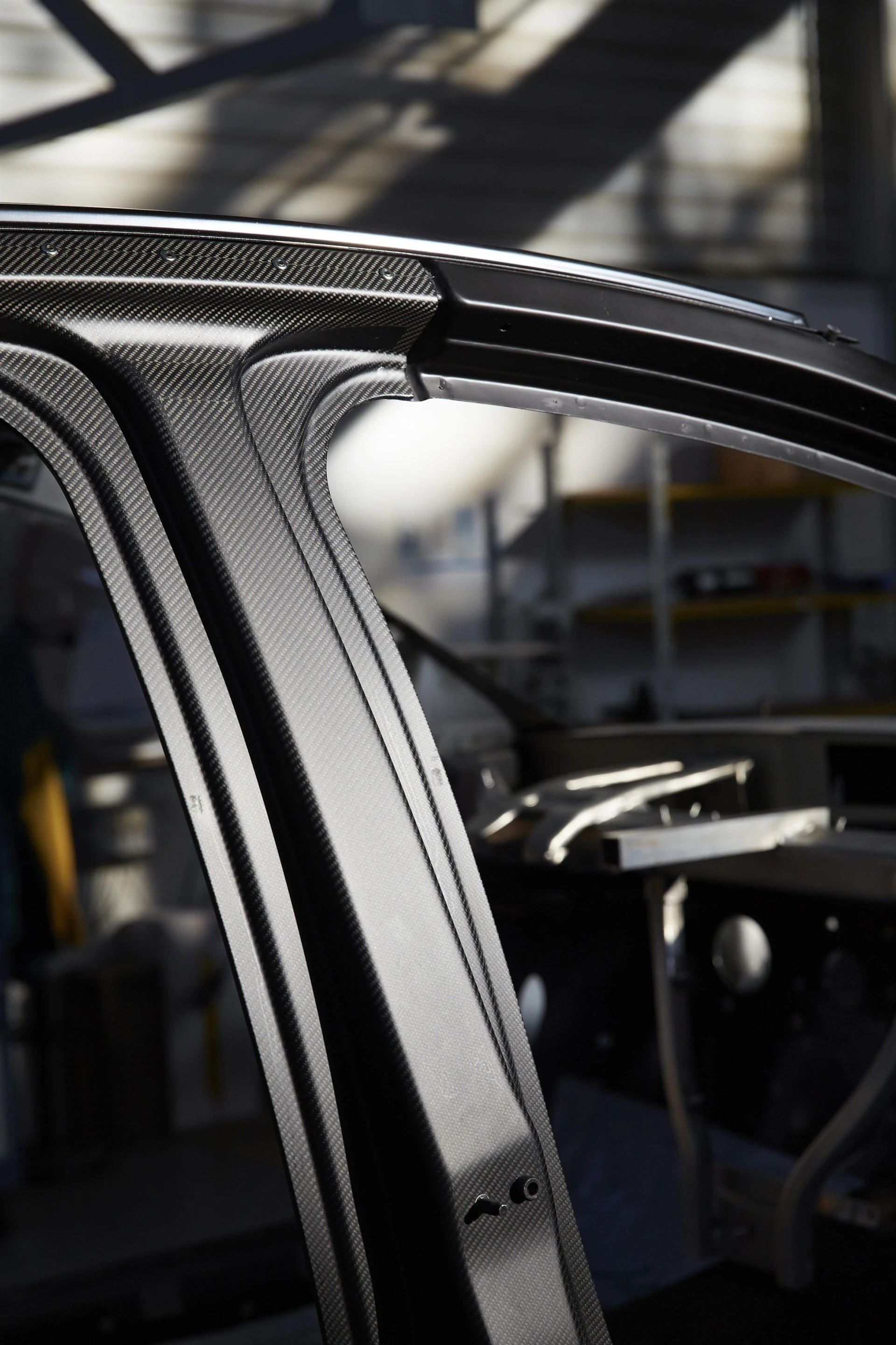 Renault uses lightweight materials like aluminum, composites and magnesium in building the EOLAB