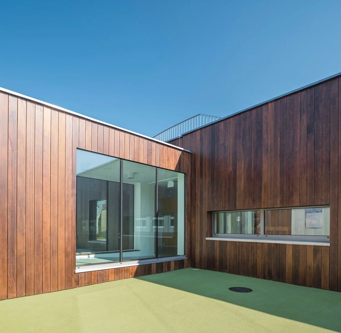 Kindergarten is well insulated with mineral wool and kept at a comfortable temperature with energy-efficient heat exchanger and heating systems
