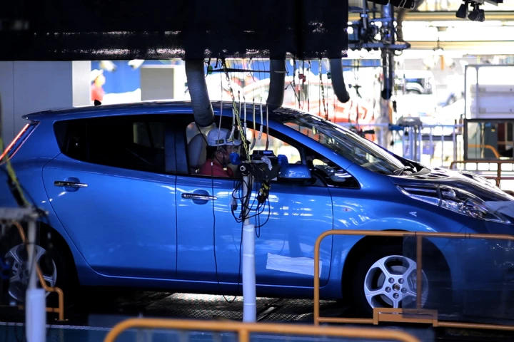 One of the first Nissan LEAFs is inspected (Photo: Nissan)