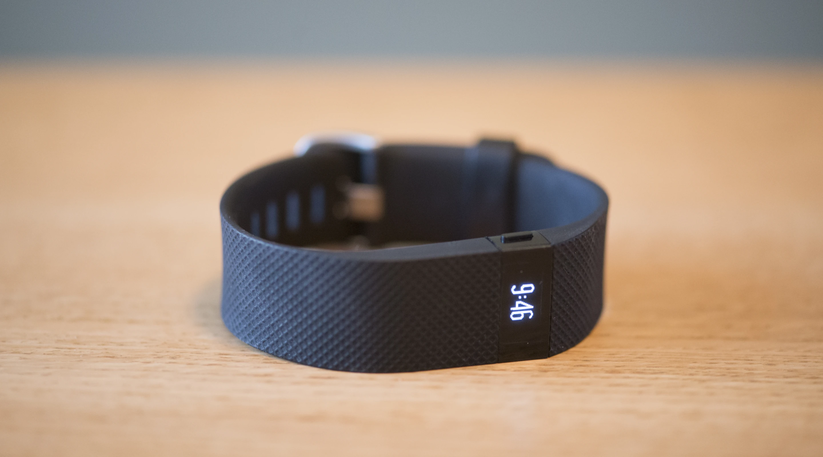 The Fitbit Charge HR is a wrist-worn activity tracker with built-in heart rate monitoring (Photo: Gizmag/Simon Crisp)