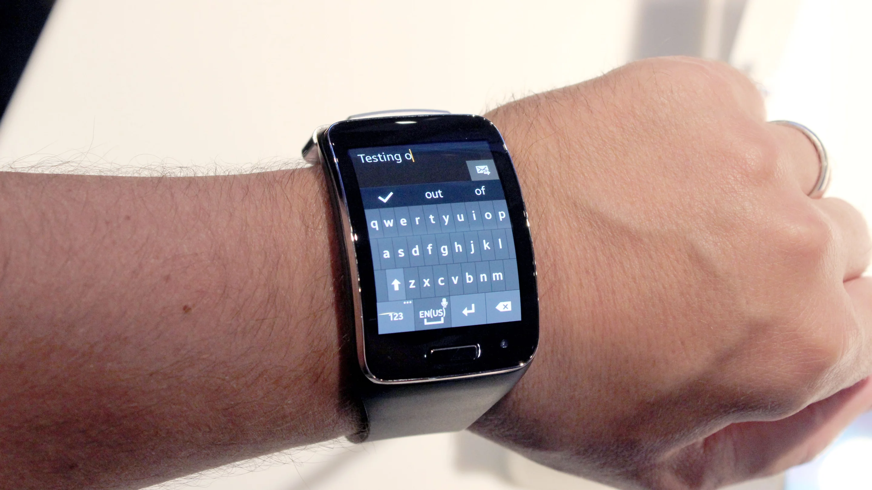 Samsung Gear S (Photo: Will Shanklin/Gizmag.com)