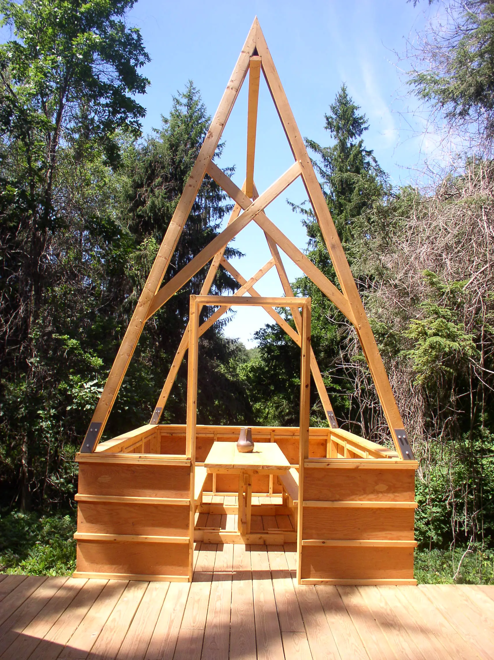 The dining/work hut offers open-air inspiration (Photo: Moskow Linn Architects, from the forthcoming book "Superlight")