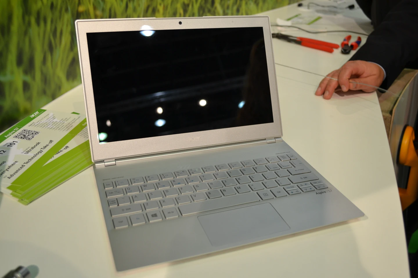 The aluminum unibody chassis is home to the latest Core i5 or i7 processor options with Intel HD 4000 integrated graphics, 4 GB DDR3 RAM and up to 256 GB SSD storage