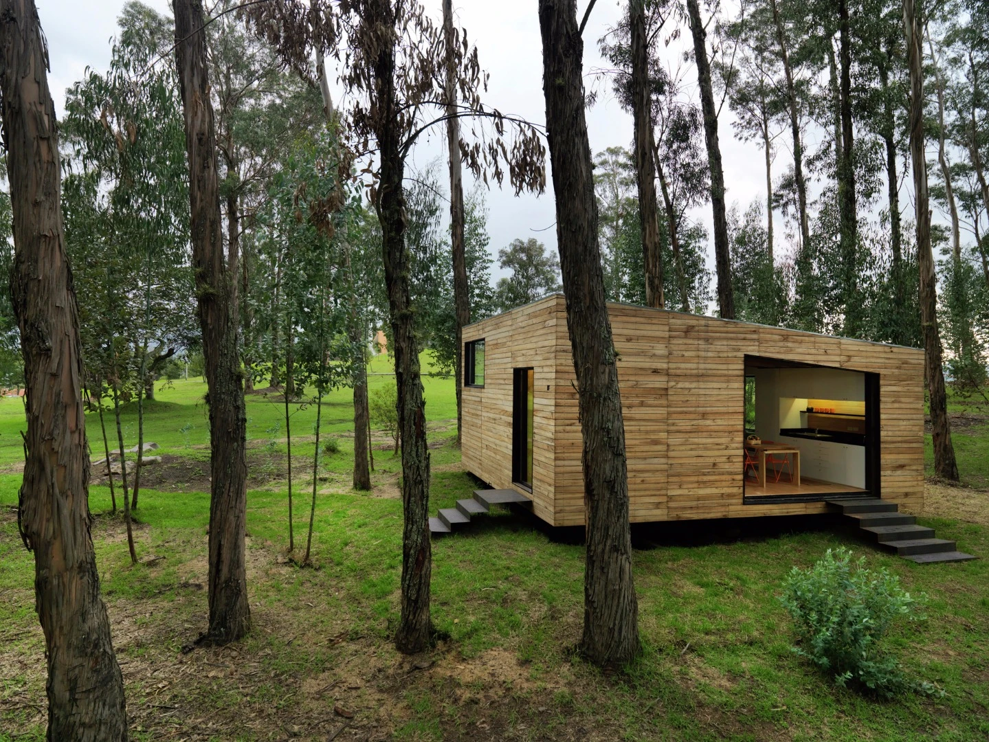 The 50 sqm (538 sq ft) Nelson Homero ESPE Prototype II has little impact on the surrounding environment