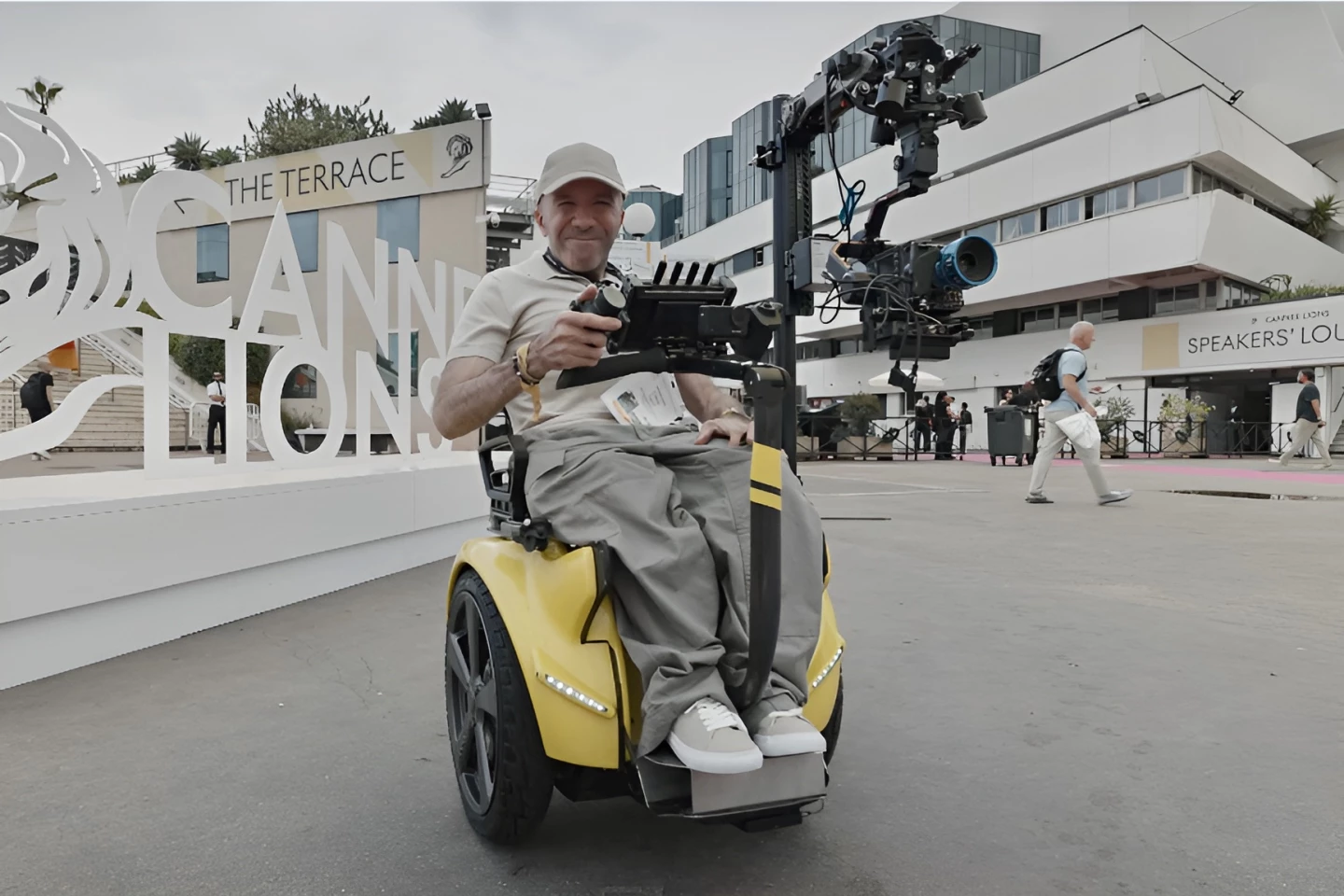 Besides offering employment opportunities to wheelchair users, the Caerus Steadicam provides features not offered by conventional Steadicam rigs