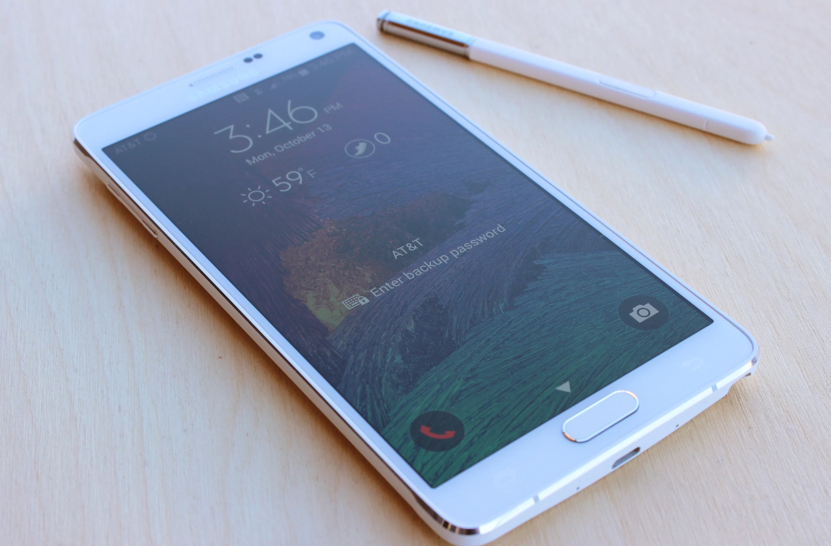 Note 4 and S Pen (Photo: Will Shanklin/Gizmag.com)