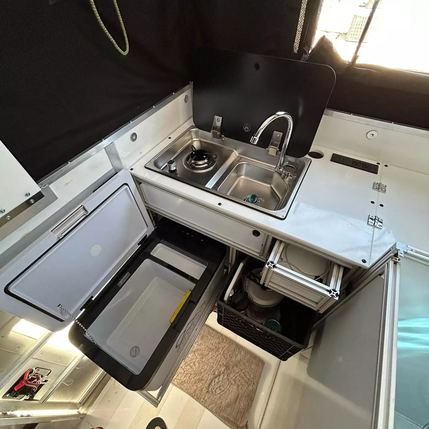 Kitchen with removable coo