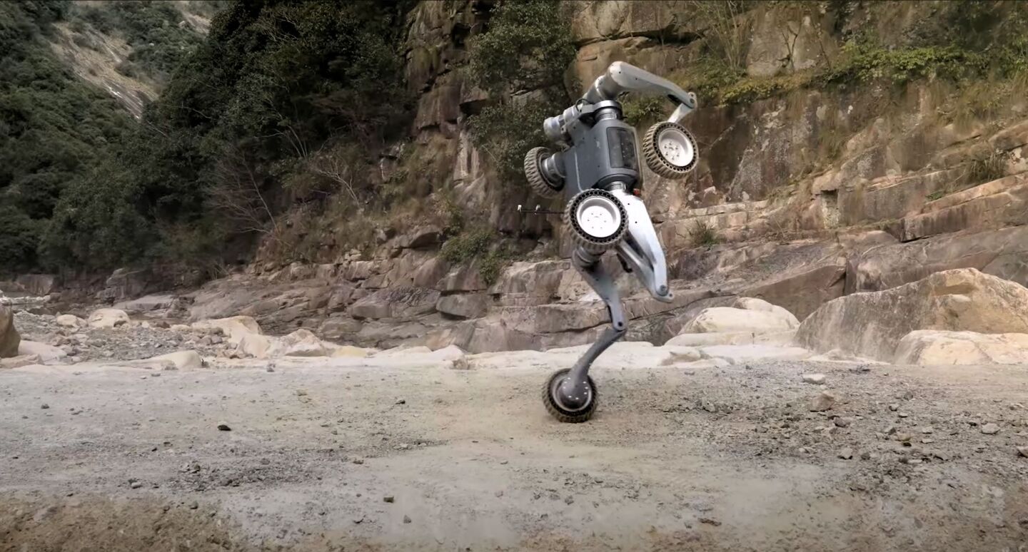 O Lynx Robodog trava suas rodas para balançar alguns movimentos de dança descolados