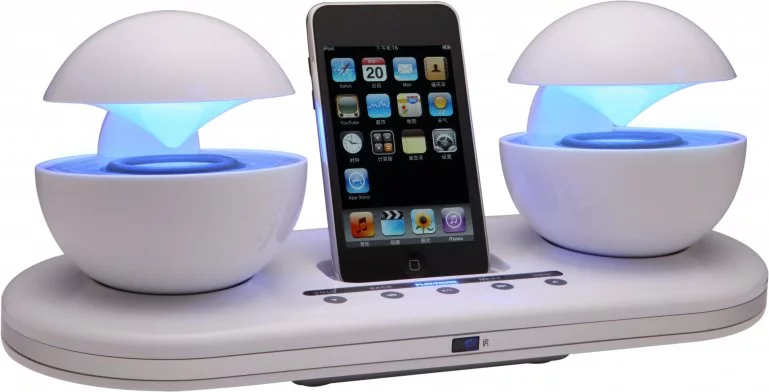 The iCrystal iPod docking station in white