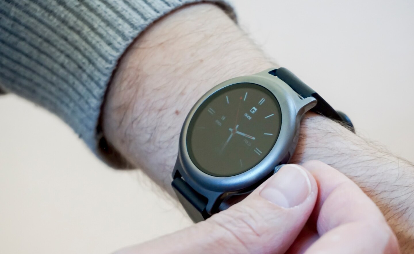 The Watch Style's rotating power button is a knockoff of the Apple Watch's Digital Crown