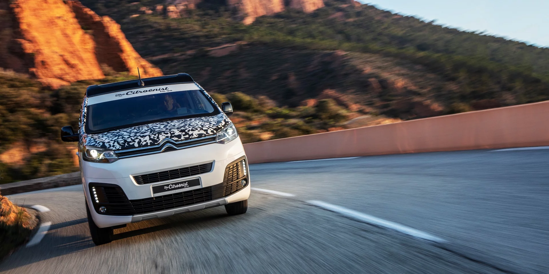 On the road in the Citroënist