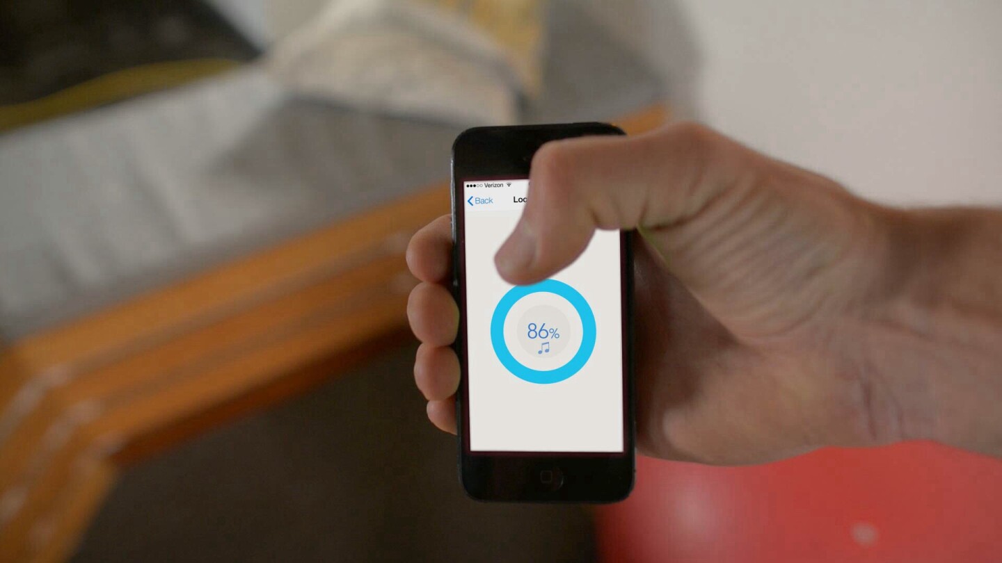 The GOkey app connects to the GOkey via Bluetooth and allows users to locate their keys