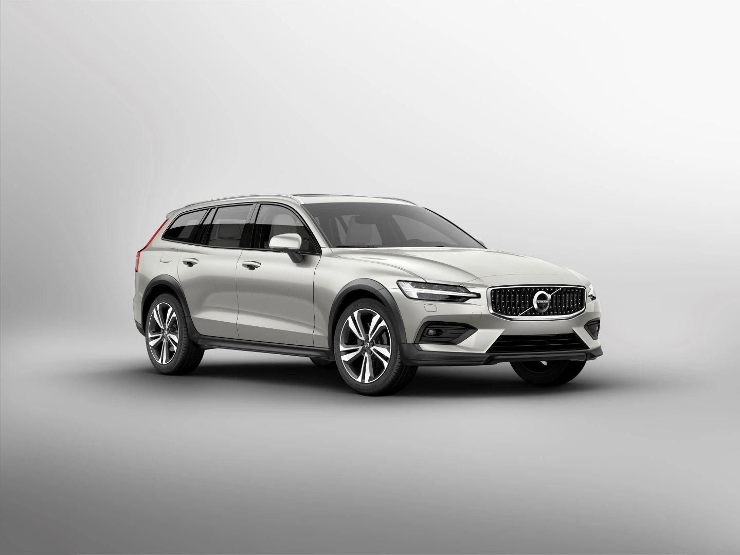 The Cross Country follows the all-new 2019 V60 that Volvo introduced back in February
