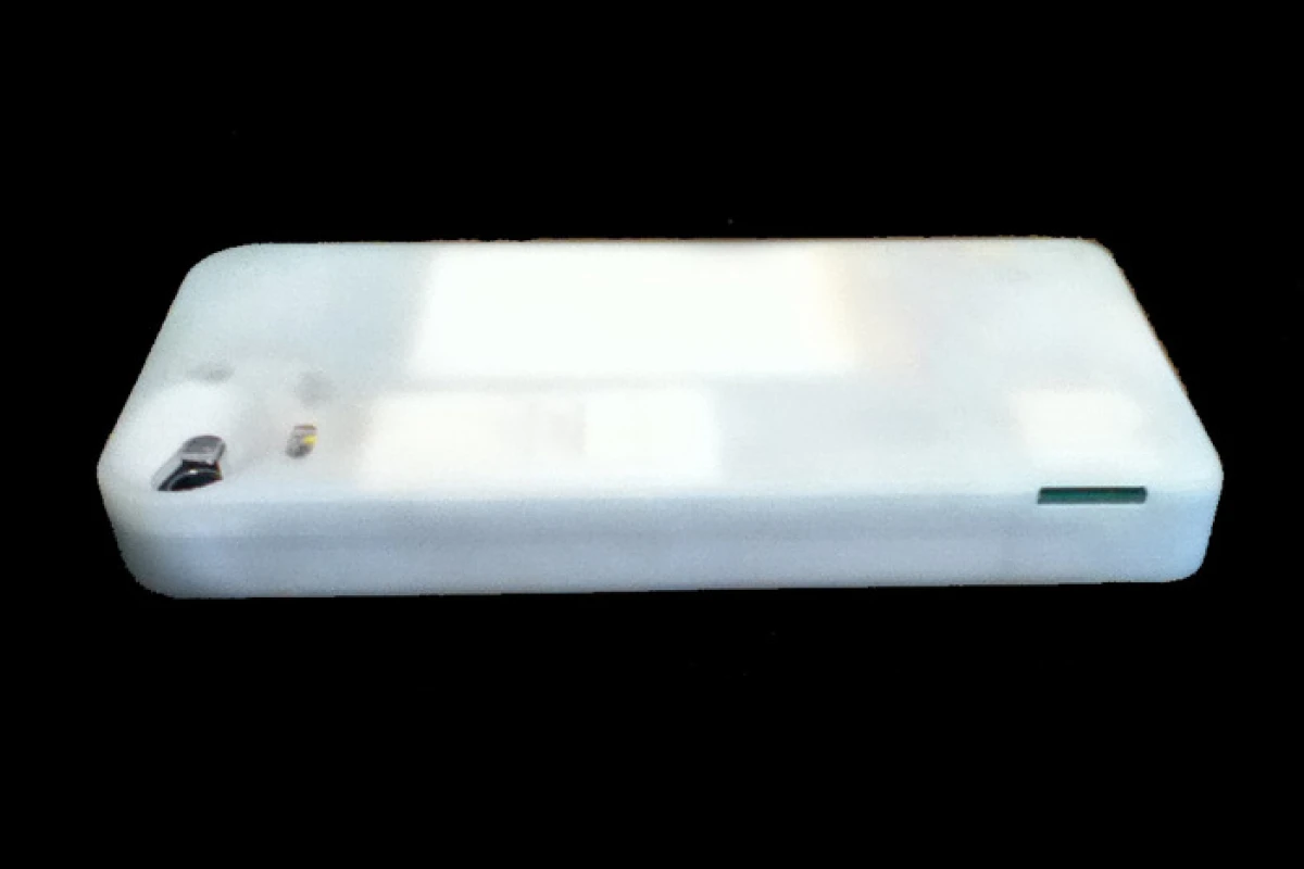 The iExpander improves the iPhone's flash, extends battery life and expands memory