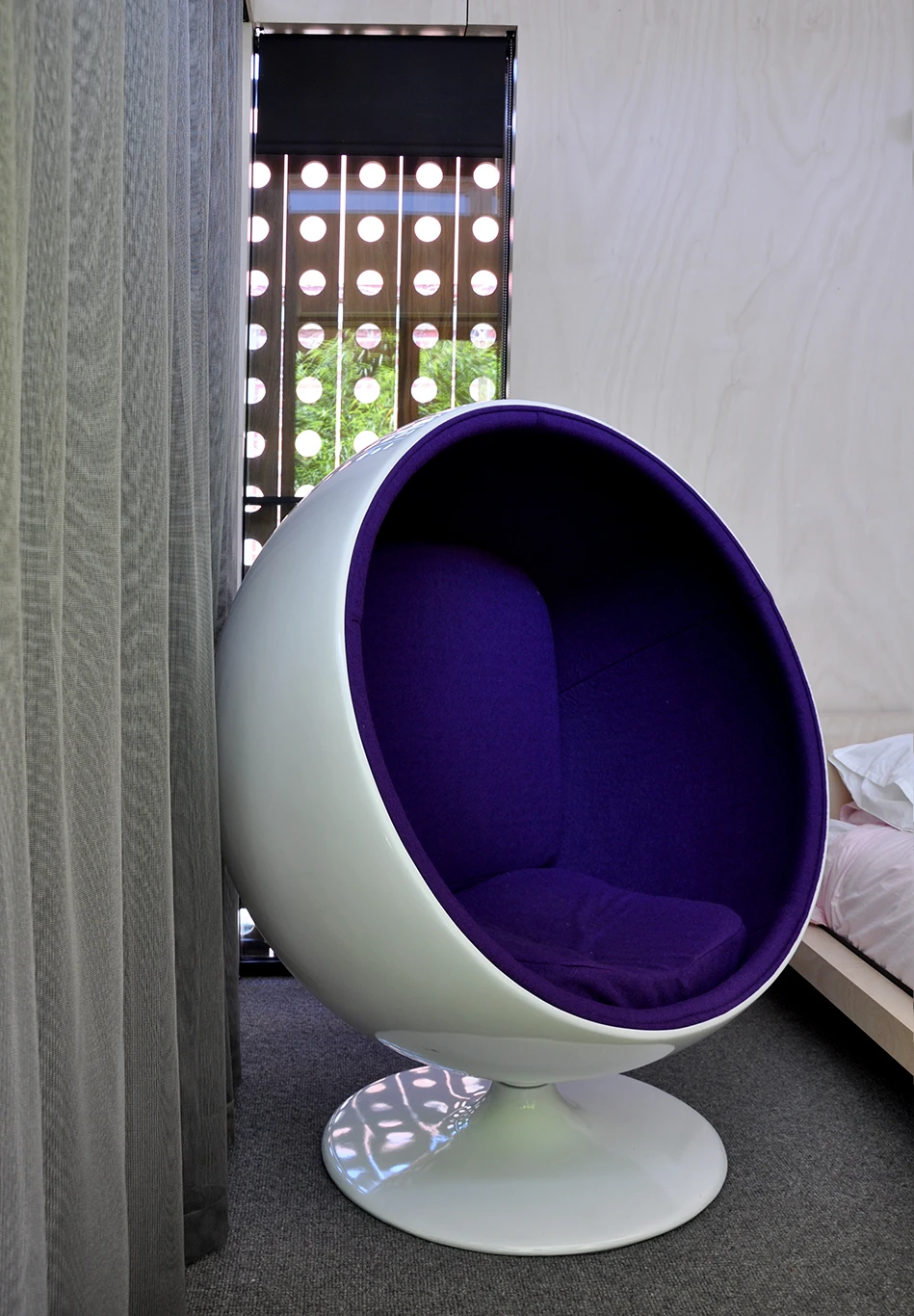 Wooden cladding allows natural light to enter while providing privacy (Photo: Edoardo Campanale for Gizmag)