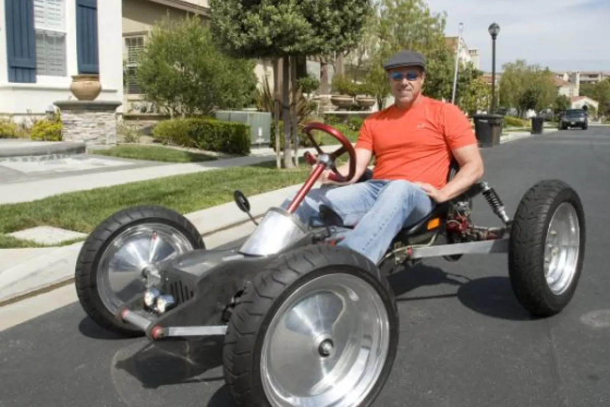 The Z-Kart has a range of around 20 miles (32 km), and a top speed of 40 mph (64 kph)